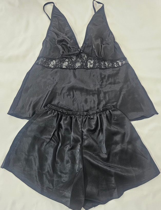 لباس خواب ساتن مشکی گیپور دار برند مون گرل ترکیه L